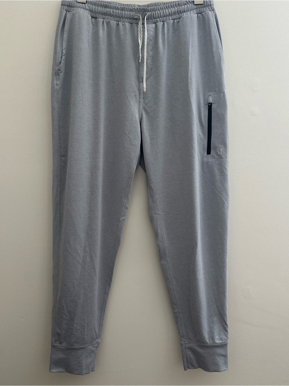 Vuori Meta Jogger Pants Mens Size Large Gray Athletic Performance Zip Pocket